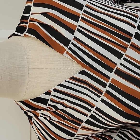 NWT Calvin Klein small blouse with brown black and cream design - Picture 2 of 5